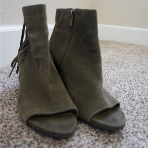 Kenneth Cole Reaction Forest Green Suede Booties size 9